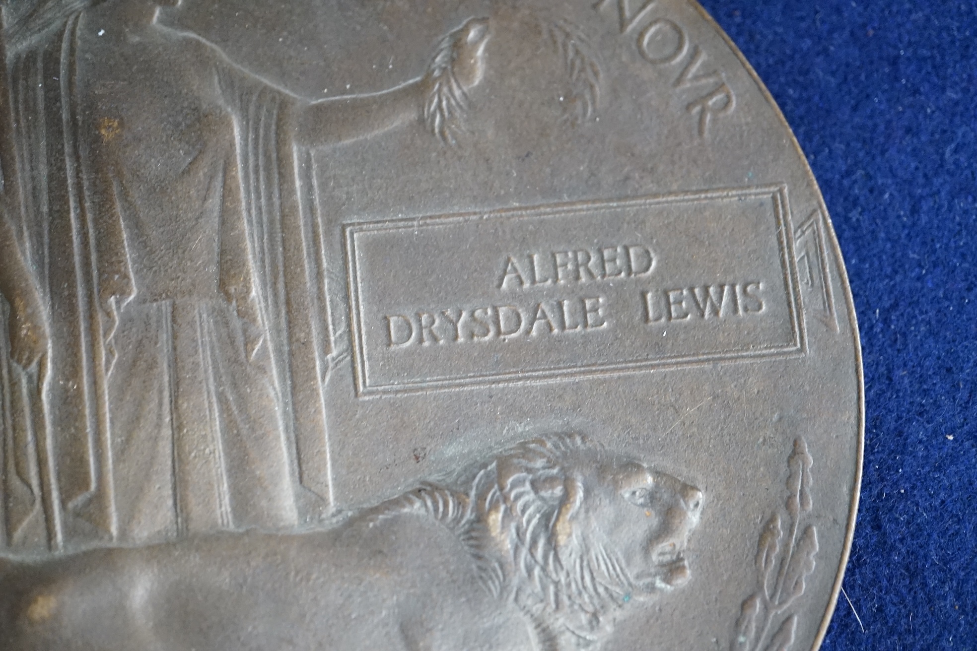 A 1st World War death plaque, for Alfred Drysdale Lewis, 12.5cm diameter. Condition - good